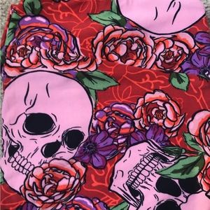 Lularoe skulls with roses leggings